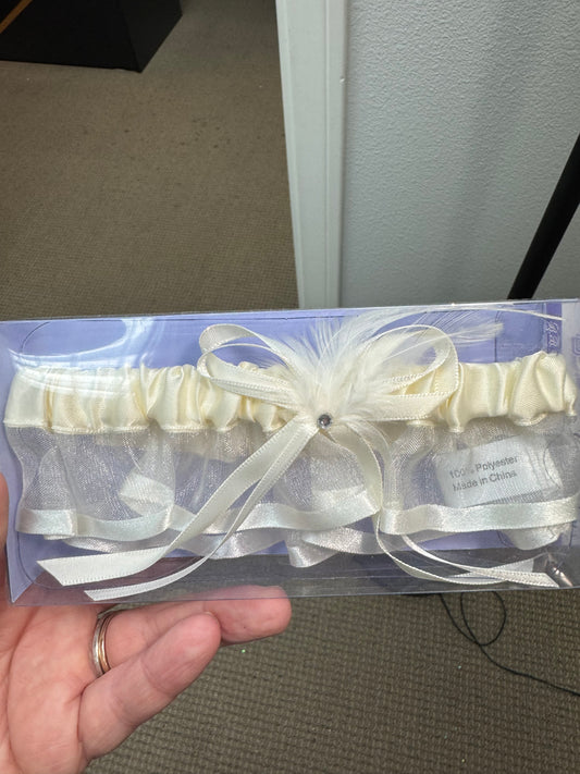 Wedding Garter - Ivory w/Feather